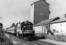 Central-Islip_viewW_AGWAY_10-14-80_Morrison.jpg (74518 bytes)